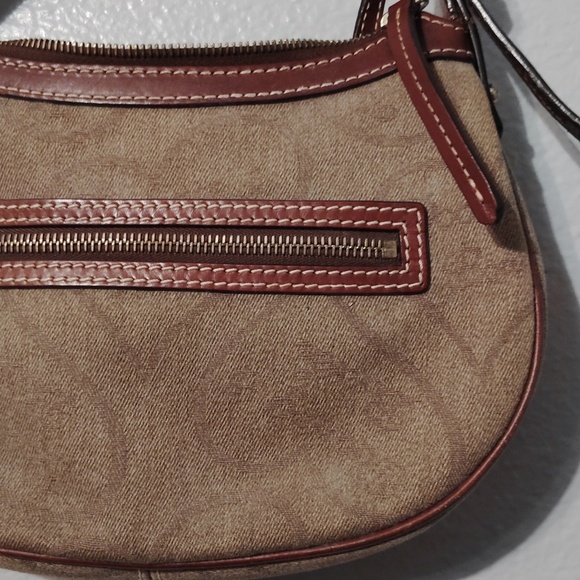 Dooney & Bourke Purse Heart Logo - Picture 6 of 16